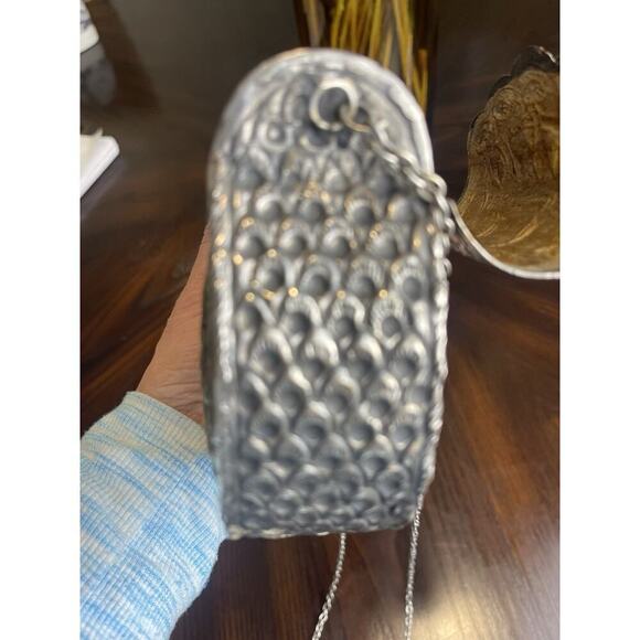 Lightweight handcrafted mid-century modern metal purse - Picture 9 of 10